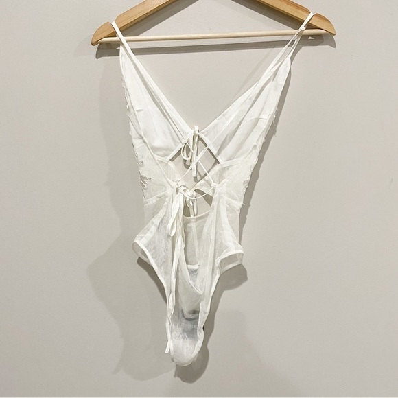 FOREVER 21 Sheer Floral Embroidered Bodysuit Ivory White Size Medium - Picture 6 of 11